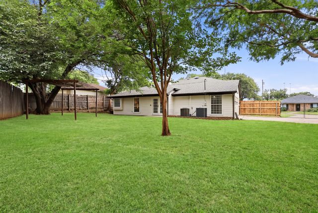 6415 High Country Trail, Arlington, TX 76016