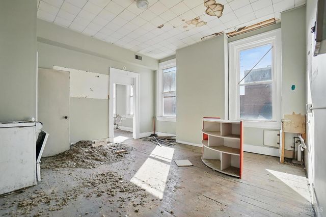 64 E McMicken Avenue, Cincinnati, OH 45202