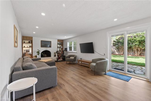 4148 Edinburgh DR, Virginia Beach, VA 23452