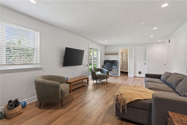 4148 Edinburgh DR, Virginia Beach, VA 23452