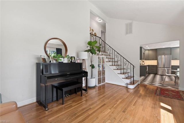 4148 Edinburgh DR, Virginia Beach, VA 23452