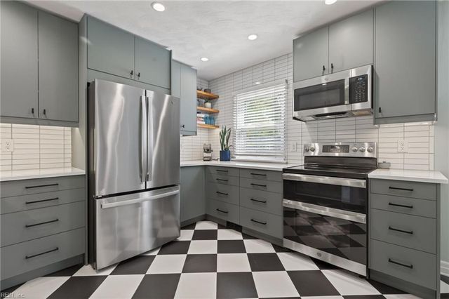 4148 Edinburgh DR, Virginia Beach, VA 23452