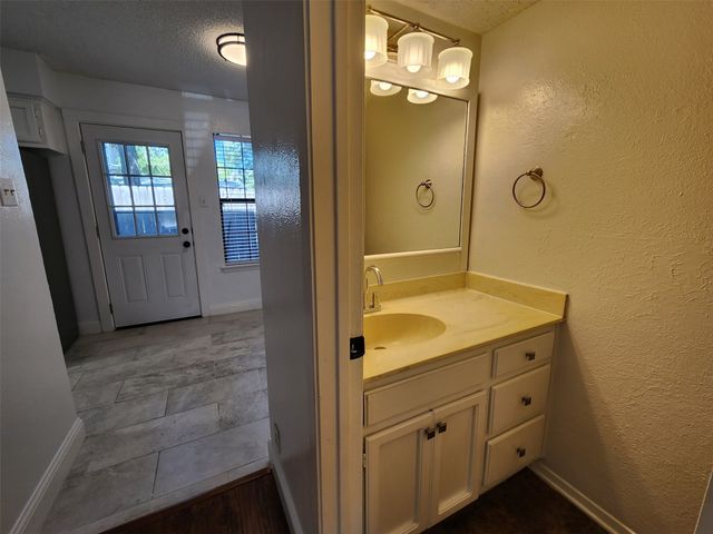 716 W Mulberry Street 18, Denton, TX 76201