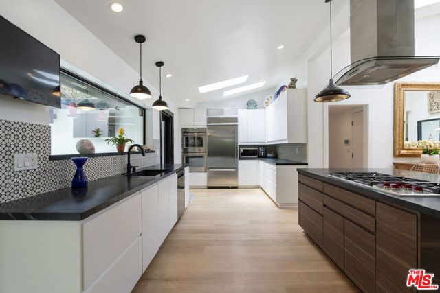 3135 Nichols Canyon Road, Los Angeles, CA 90046