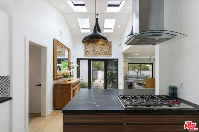 3135 Nichols Canyon Road, Los Angeles, CA 90046
