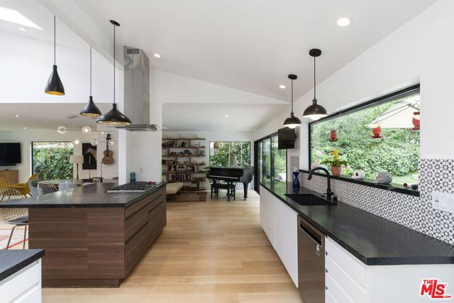 3135 Nichols Canyon Road, Los Angeles, CA 90046
