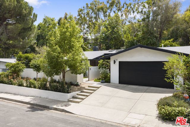 3135 Nichols Canyon Road, Los Angeles, CA 90046