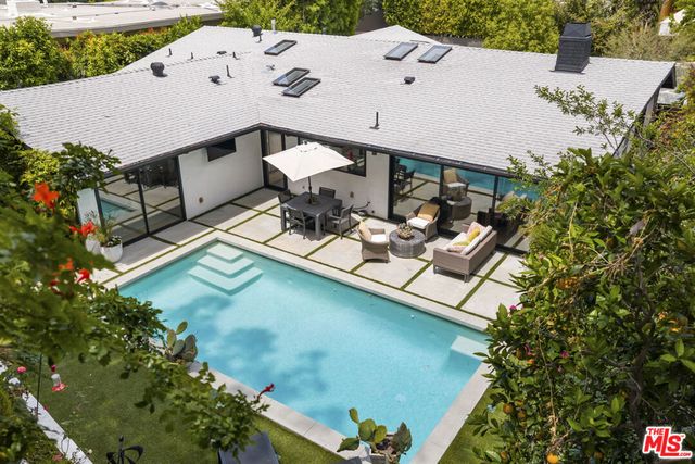 3135 Nichols Canyon Road, Los Angeles, CA 90046