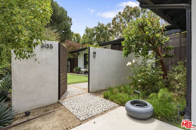 3135 Nichols Canyon Road, Los Angeles, CA 90046