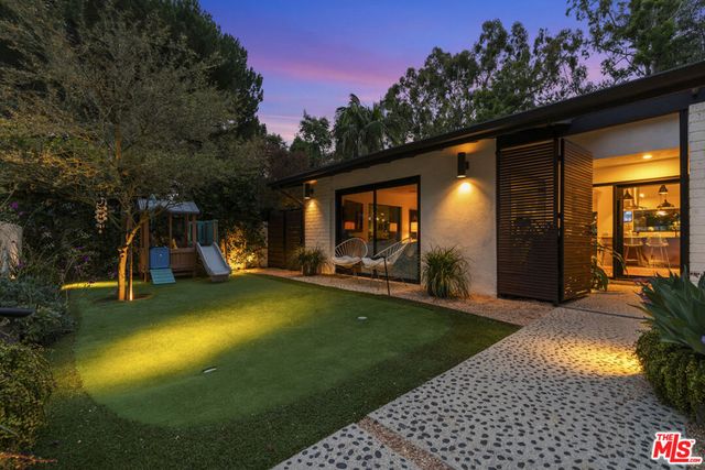 3135 Nichols Canyon Road, Los Angeles, CA 90046
