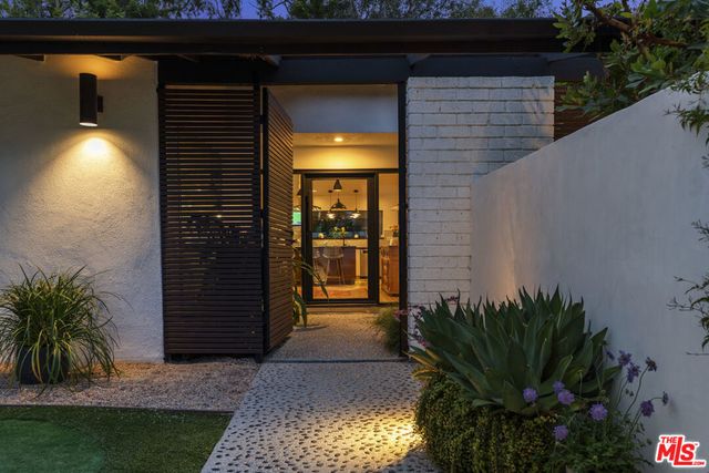3135 Nichols Canyon Road, Los Angeles, CA 90046