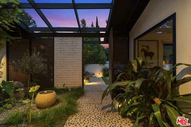 3135 Nichols Canyon Road, Los Angeles, CA 90046