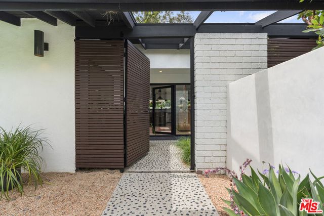 3135 Nichols Canyon Road, Los Angeles, CA 90046