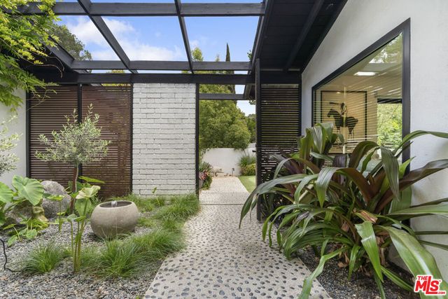 3135 Nichols Canyon Road, Los Angeles, CA 90046