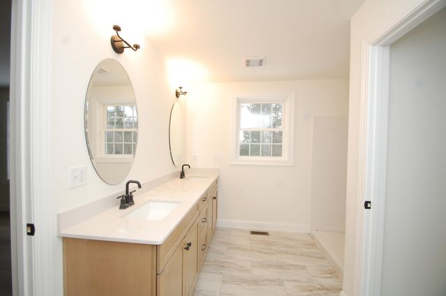 33B Griffin Road, Hudson, NH 03051