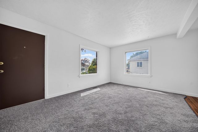 2921 E Hoffman Ave, Spokane, WA 99207