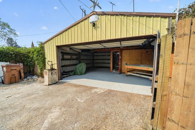 2921 E Hoffman Ave, Spokane, WA 99207
