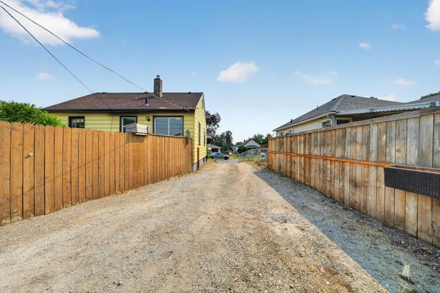 2921 E Hoffman Ave, Spokane, WA 99207