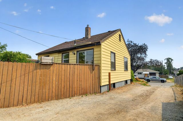 2921 E Hoffman Ave, Spokane, WA 99207