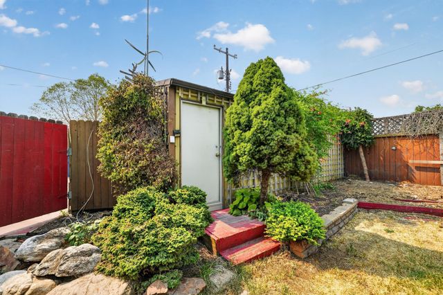 2921 E Hoffman Ave, Spokane, WA 99207