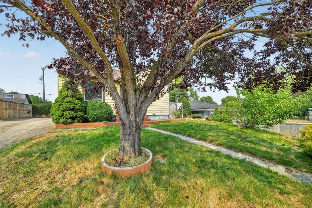 2921 E Hoffman Ave, Spokane, WA 99207