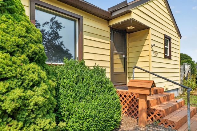 2921 E Hoffman Ave, Spokane, WA 99207
