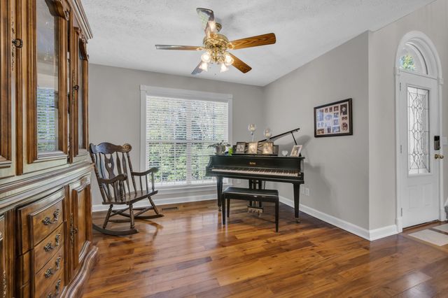1194 Spann Rd, Charlotte, TN 37036