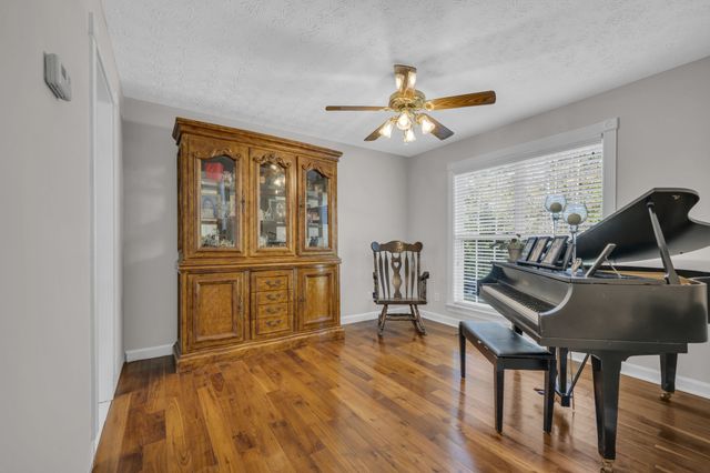 1194 Spann Rd, Charlotte, TN 37036