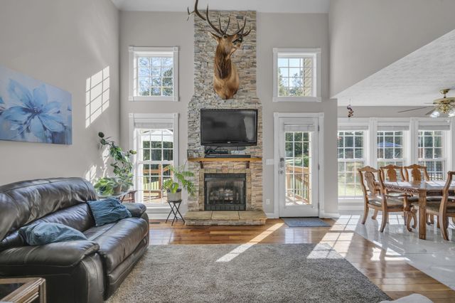 1194 Spann Rd, Charlotte, TN 37036