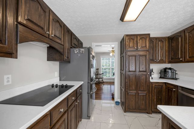 1194 Spann Rd, Charlotte, TN 37036