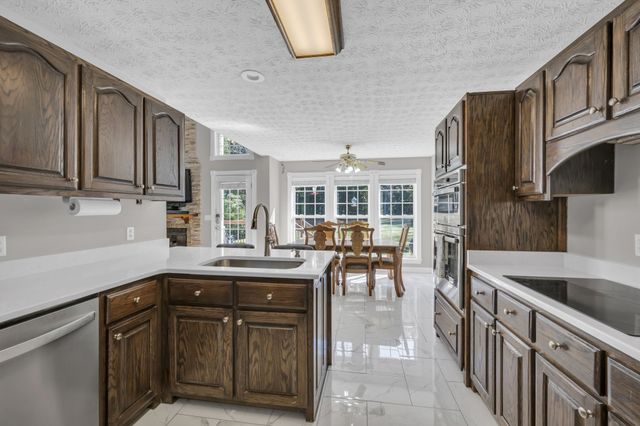 1194 Spann Rd, Charlotte, TN 37036