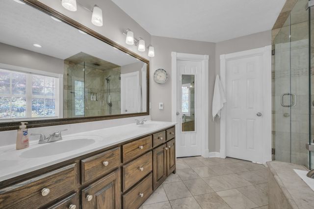 1194 Spann Rd, Charlotte, TN 37036