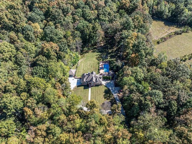 1194 Spann Rd, Charlotte, TN 37036