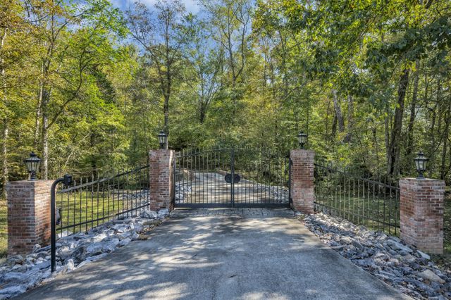 1194 Spann Rd, Charlotte, TN 37036