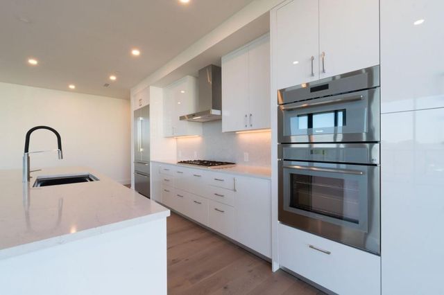 2425 Peachtree NE Road 604, Atlanta, GA 30305