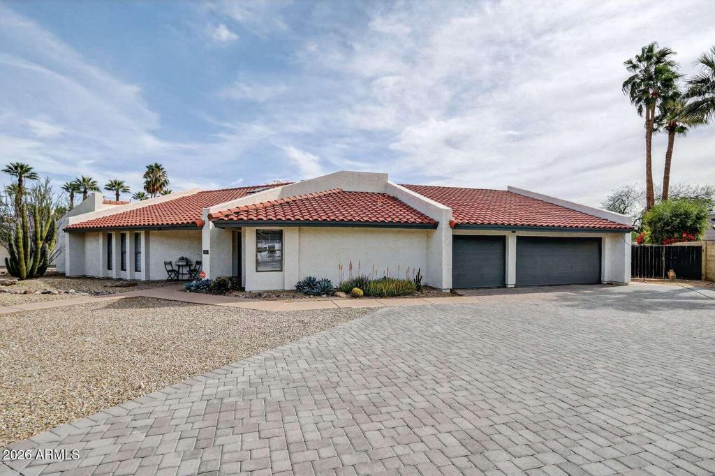 623 N LA LOMA Avenue, Litchfield Park, AZ 85340