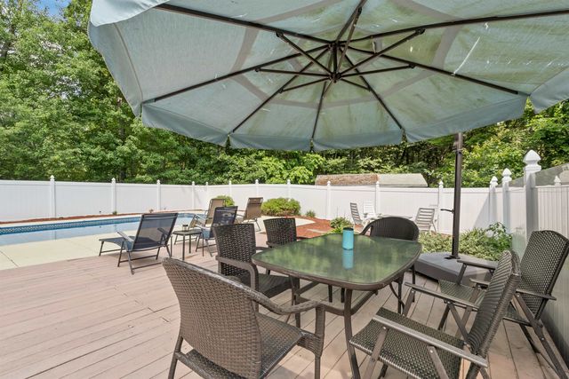 6 Mont Vernon Drive, Londonderry, NH 03053
