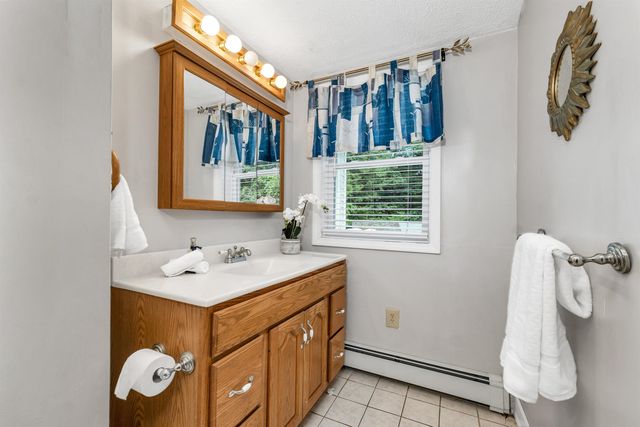 6 Mont Vernon Drive, Londonderry, NH 03053