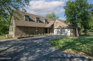 561 E Spring Street, Neosho, MO 64850