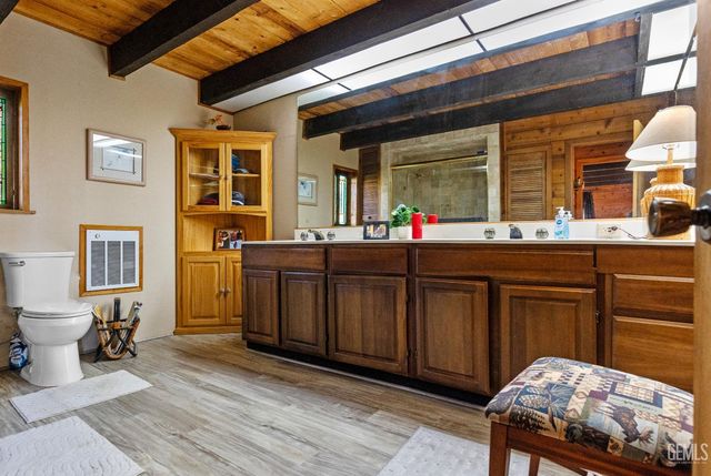 24450 Oaktree Court, Tehachapi, CA 93561