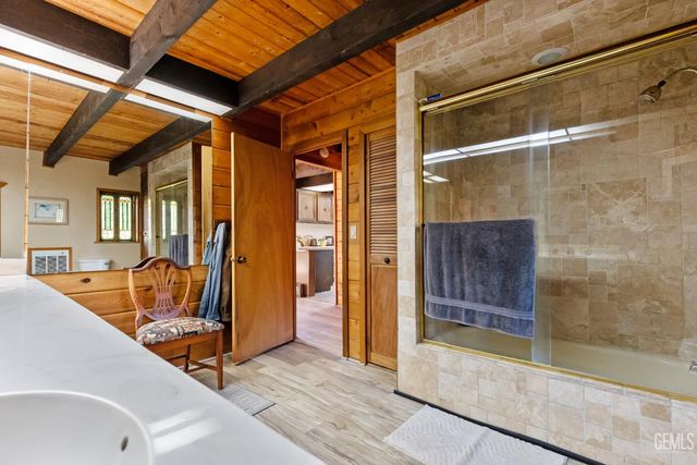 24450 Oaktree Court, Tehachapi, CA 93561