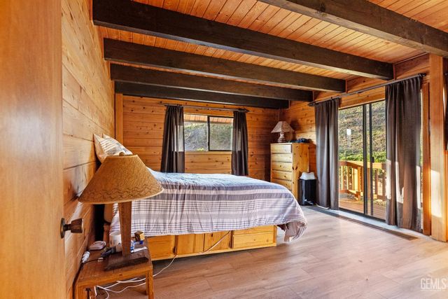 24450 Oaktree Court, Tehachapi, CA 93561