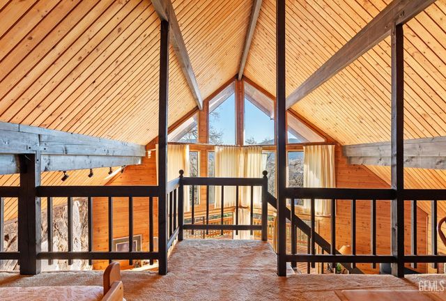 24450 Oaktree Court, Tehachapi, CA 93561