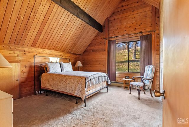 24450 Oaktree Court, Tehachapi, CA 93561