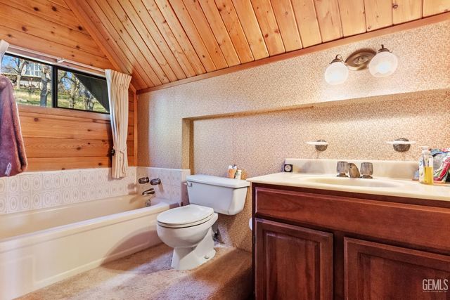 24450 Oaktree Court, Tehachapi, CA 93561