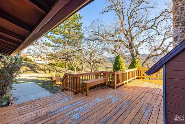 24450 Oaktree Court, Tehachapi, CA 93561