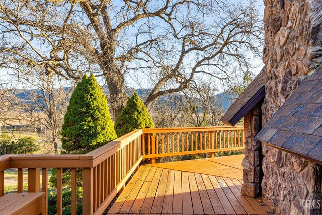 24450 Oaktree Court, Tehachapi, CA 93561