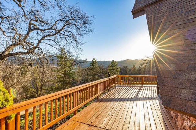 24450 Oaktree Court, Tehachapi, CA 93561