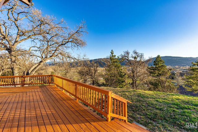 24450 Oaktree Court, Tehachapi, CA 93561