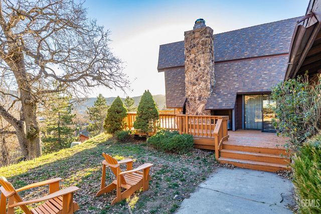 24450 Oaktree Court, Tehachapi, CA 93561